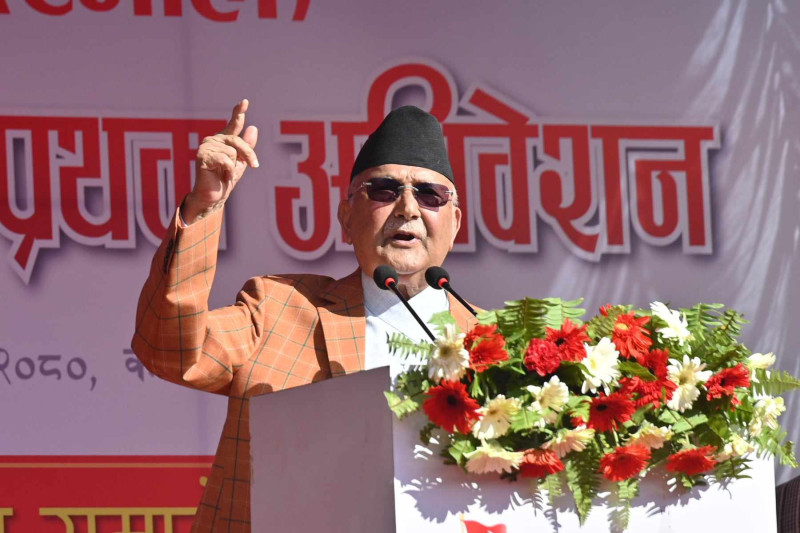 सरकारमाथि खनिए ओली, सुन काण्डदेखि गिरी बन्धु प्रकरणसम्म प्रश्नैप्रश्न